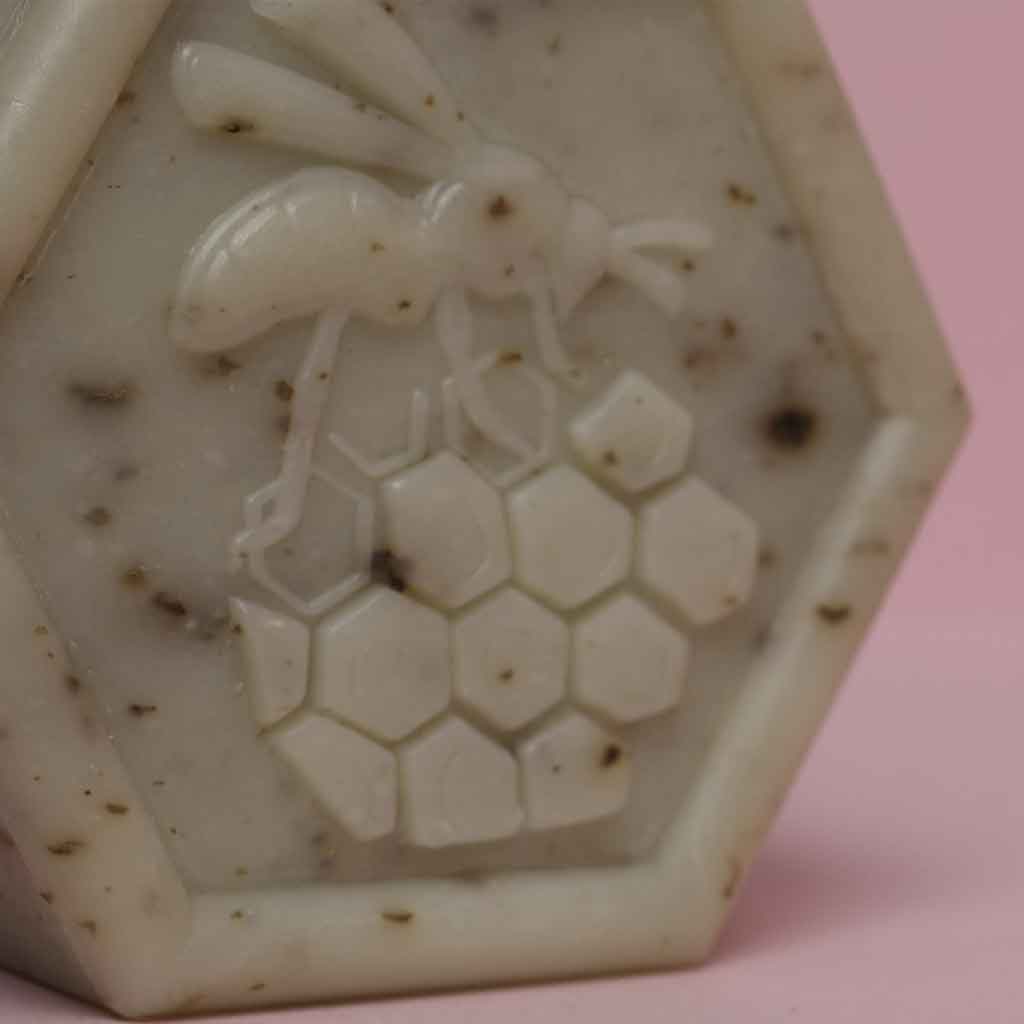 Jabón natural hexagonal vegetal Miel y Aloe Vera | APINFIORE